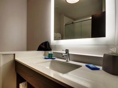 Holiday Express & - By Ihg